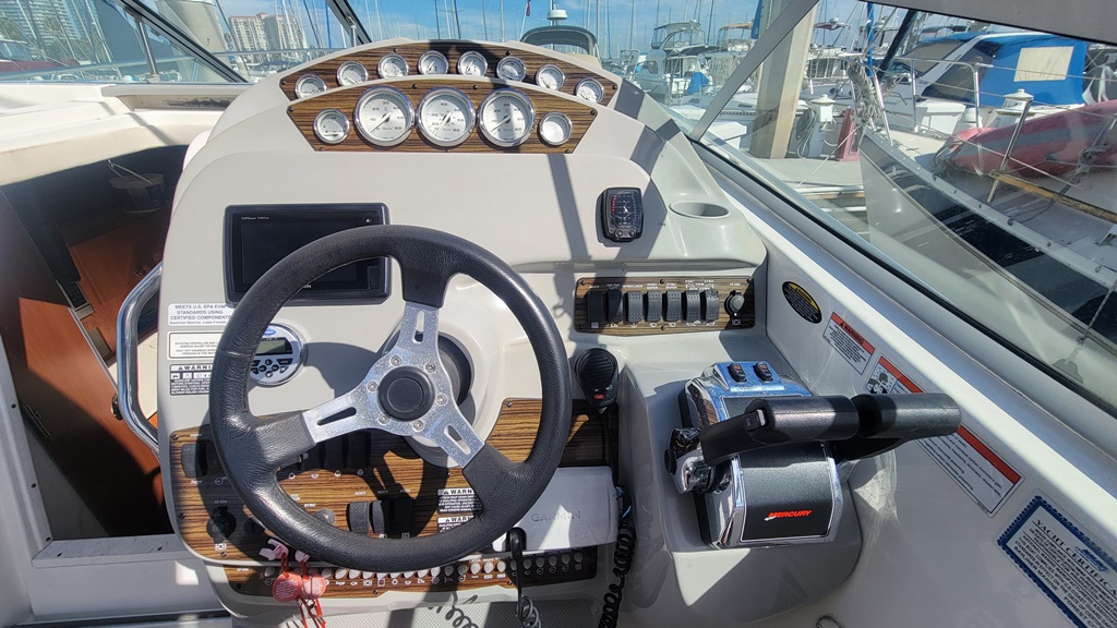 2010 30′ Bayliner 315 Express Cruiser