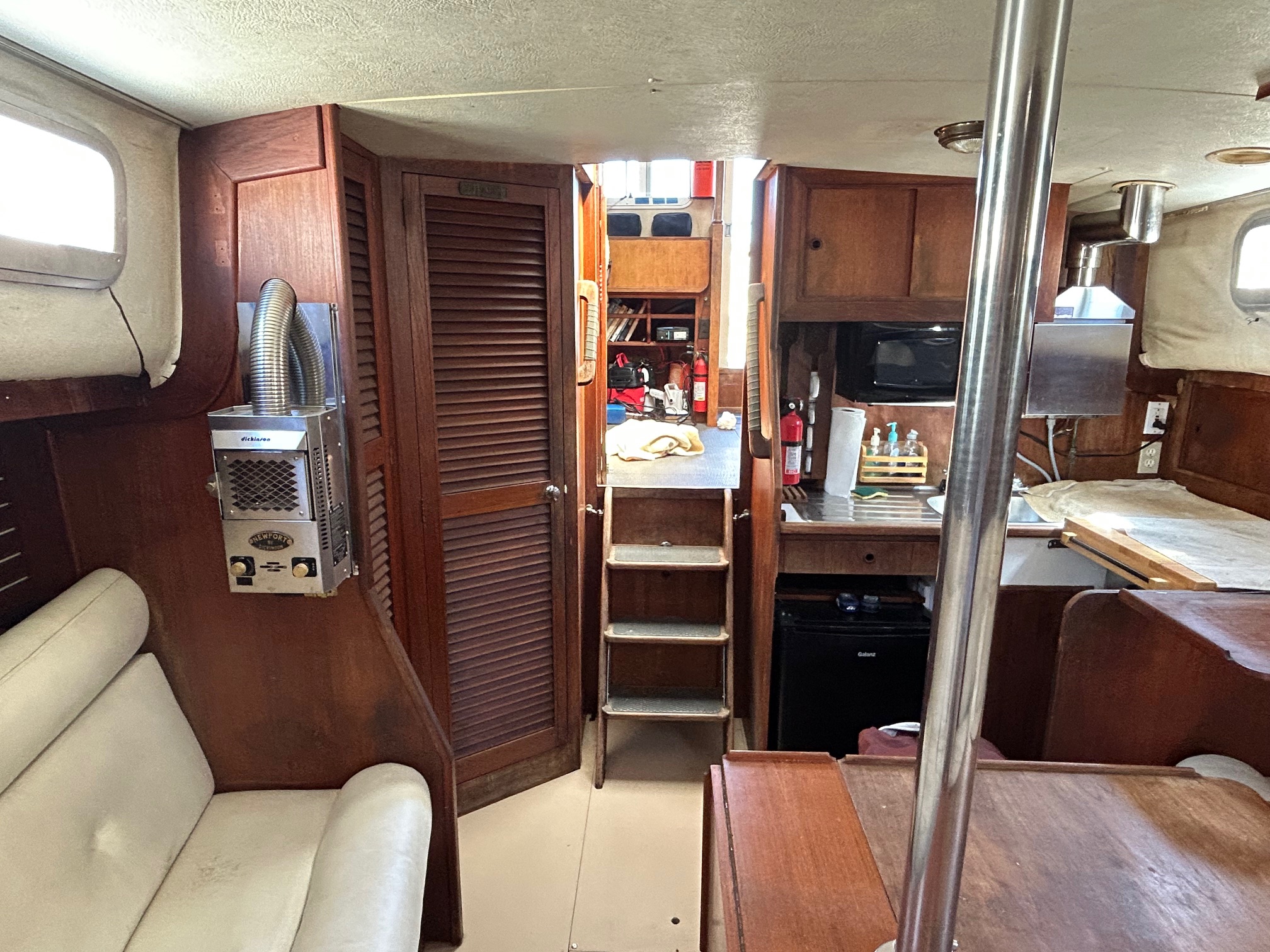 1977 37′ Fisher Cruising Ketch
