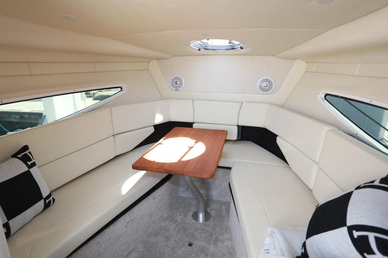 2020 26′ Regal XO Express Cruiser