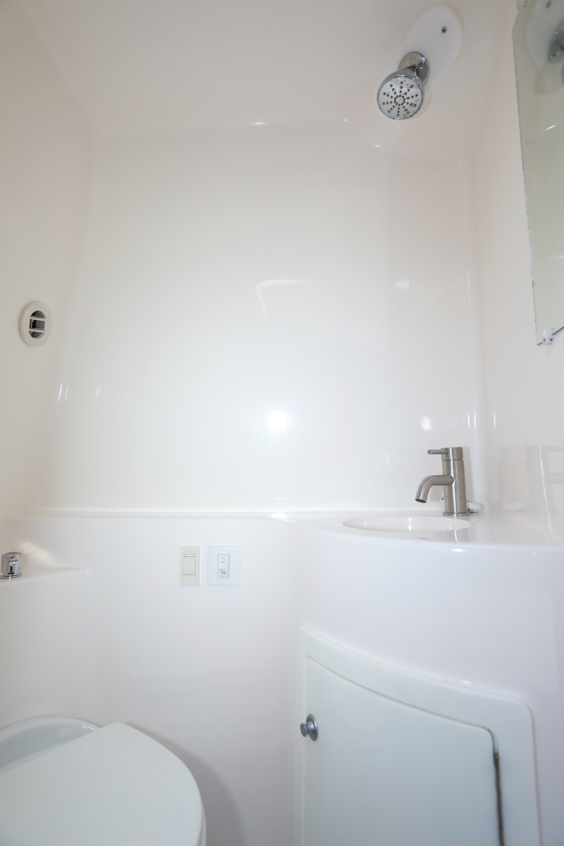 2020 26′ Regal XO Express Cruiser