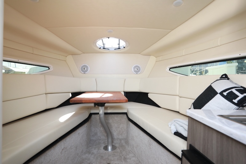 2020 26′ Regal XO Express Cruiser