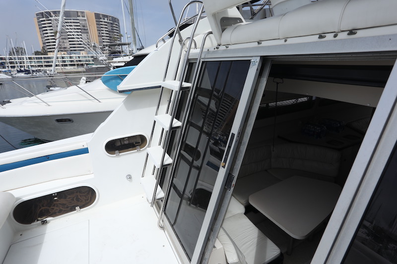 1989 Carver 30 Santego