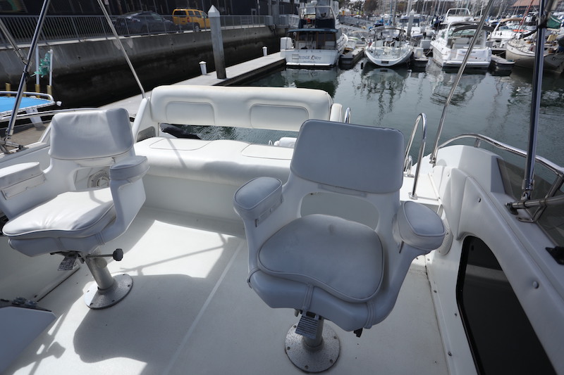 1989 Carver 30 Santego