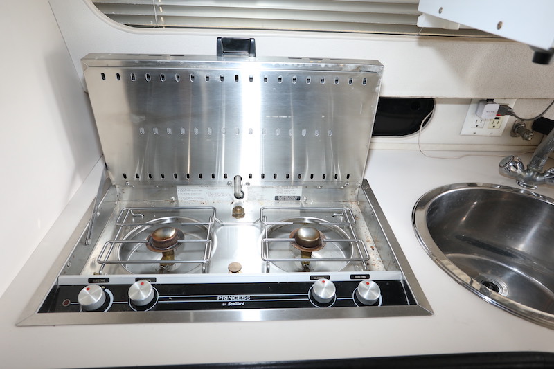 1989 Carver 30 Santego