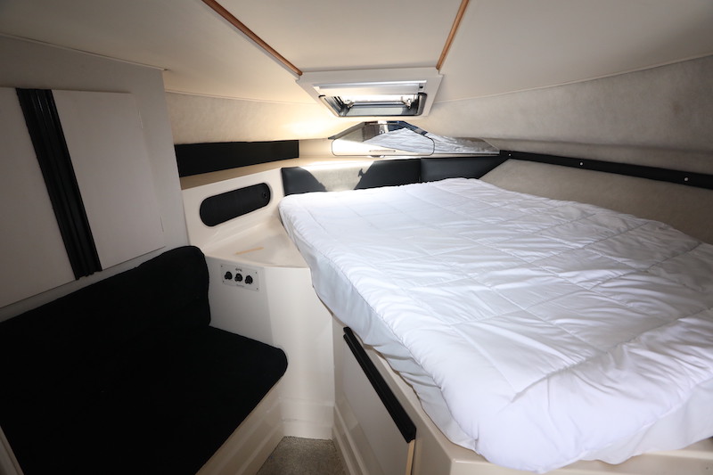 1989 Carver 30 Santego