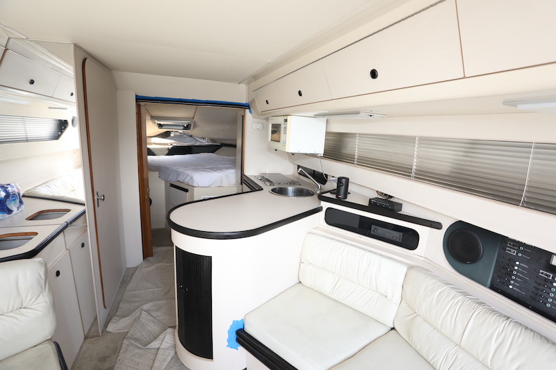 1989 Carver 30 Santego