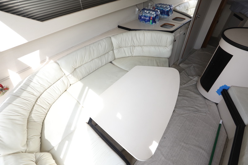 1989 Carver 30 Santego