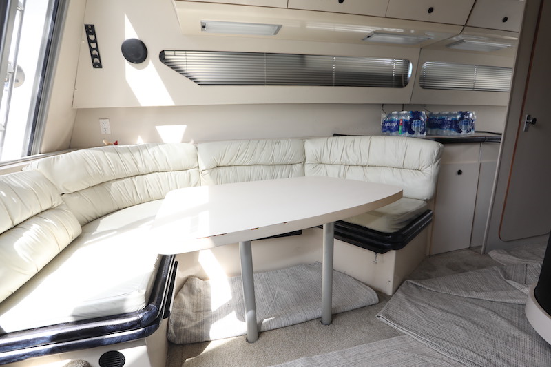 1989 Carver 30 Santego