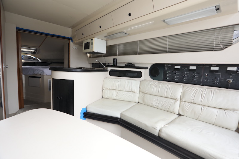 1989 Carver 30 Santego