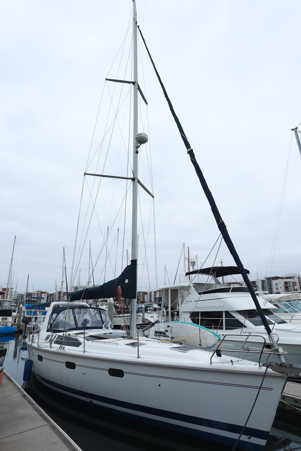 1995 43′ Hunter 430