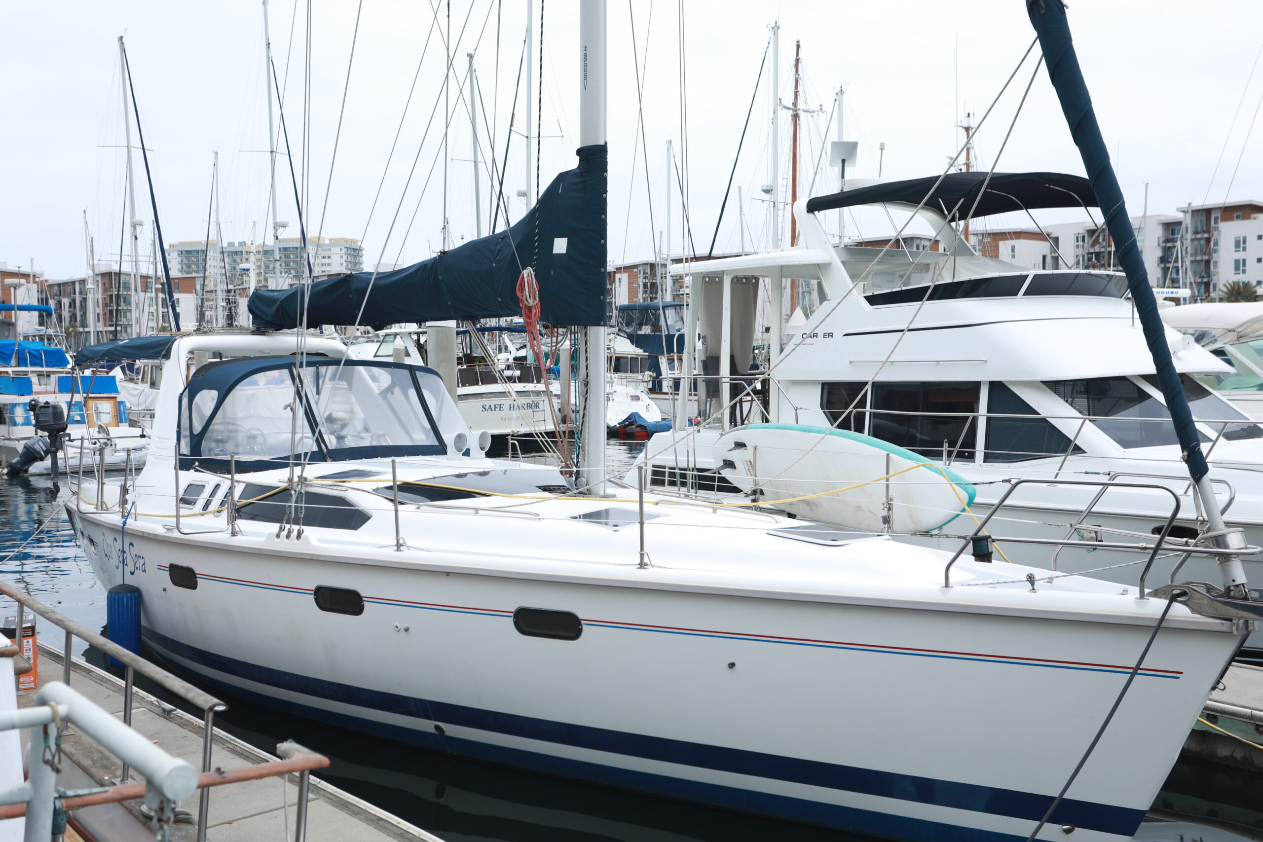 1995 43′ Hunter 430