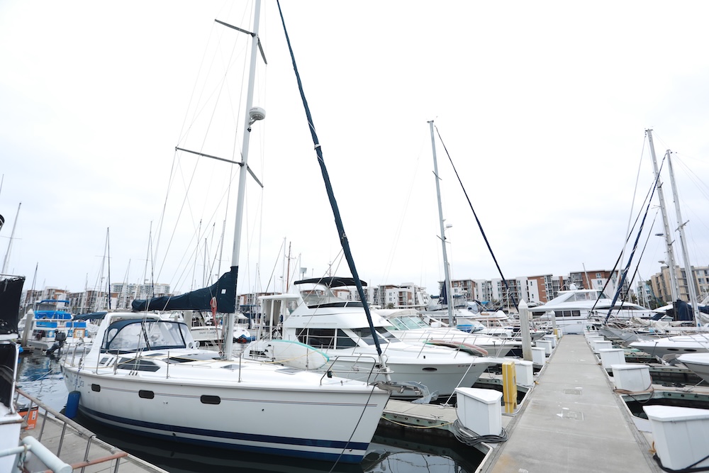 1995 43′ Hunter 430