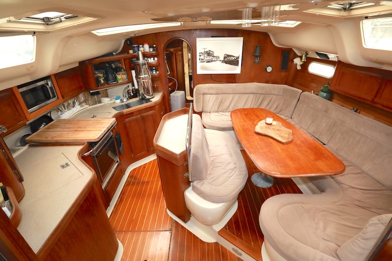 1995 43′ Hunter 430