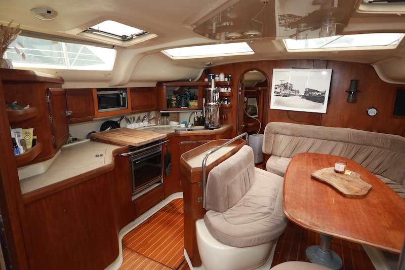 1995 43′ Hunter 430