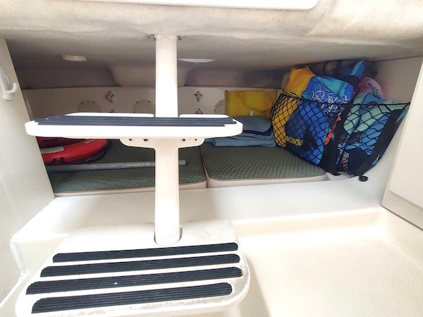 2003 29′ Trophy 2902 Walkaround