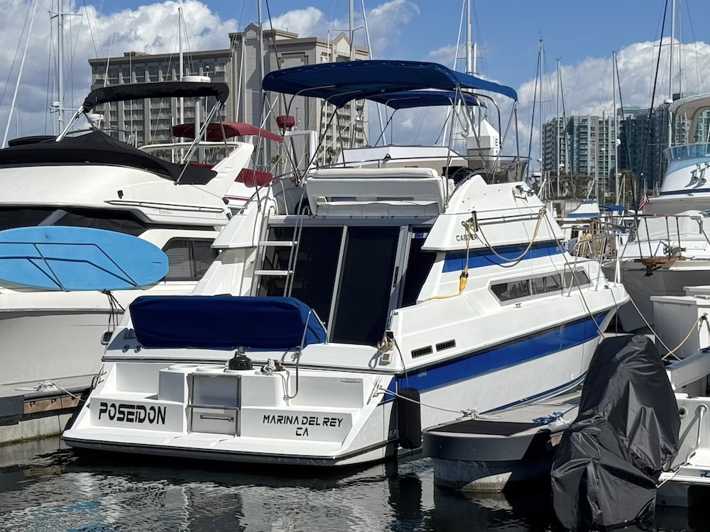 1989 Carver 30 Santego