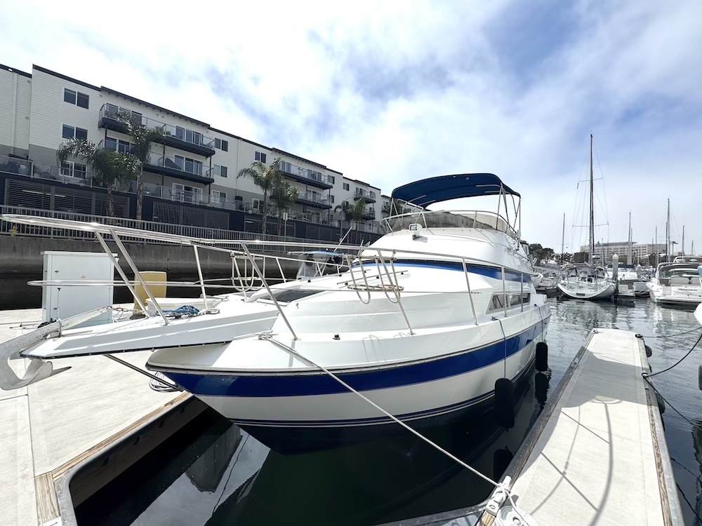 1989 Carver 30 Santego