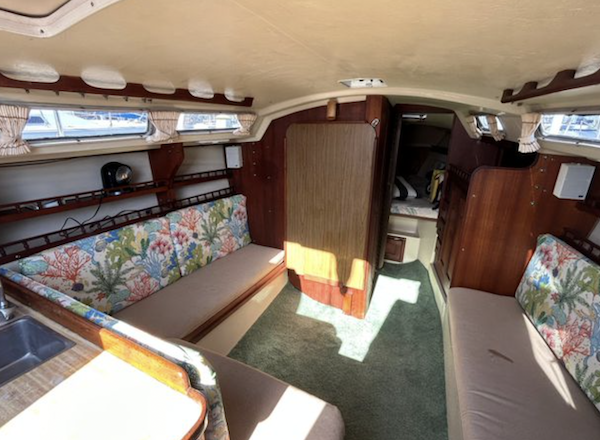 1983 30′ Catalina