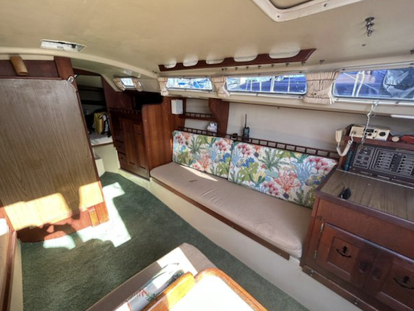 1983 30′ Catalina