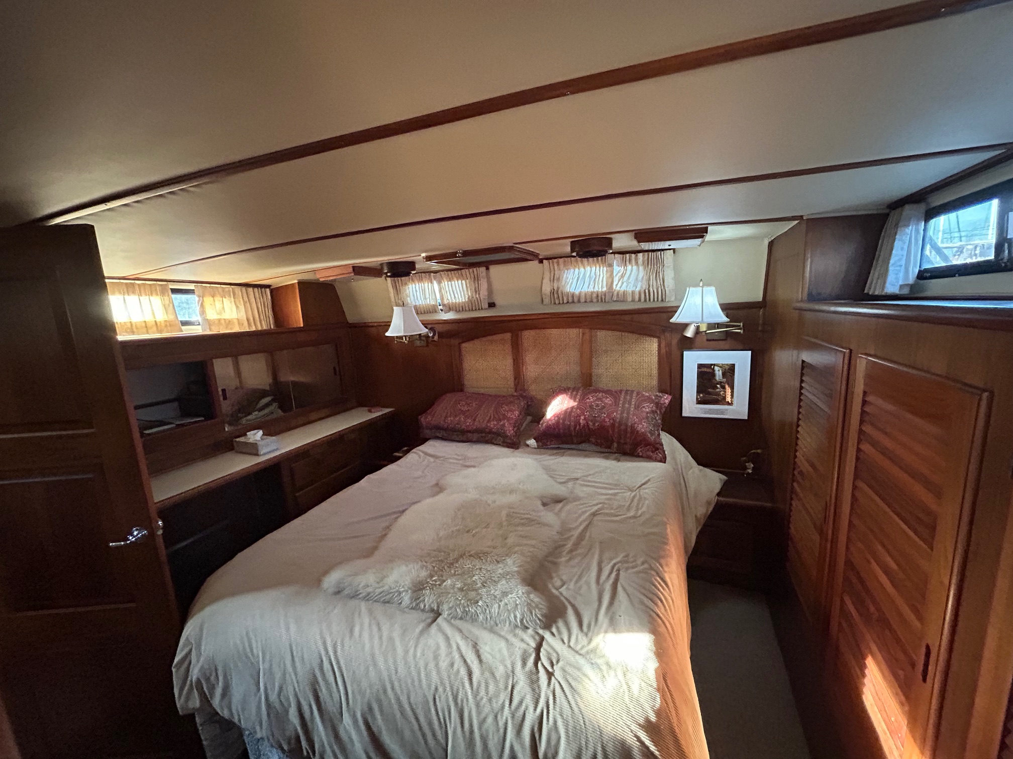 1984 38′ Californian Motor Yacht