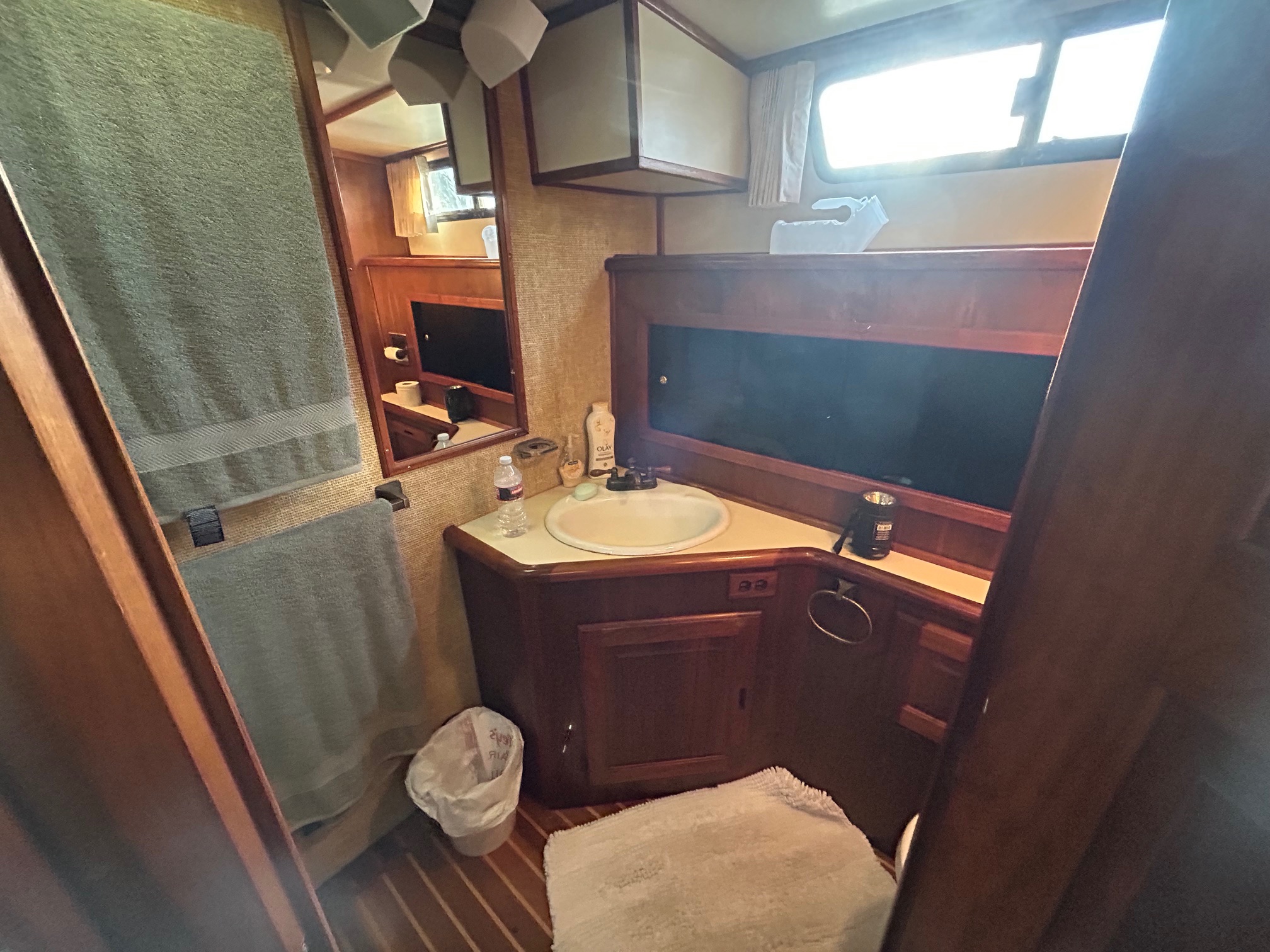 1984 38′ Californian Motor Yacht