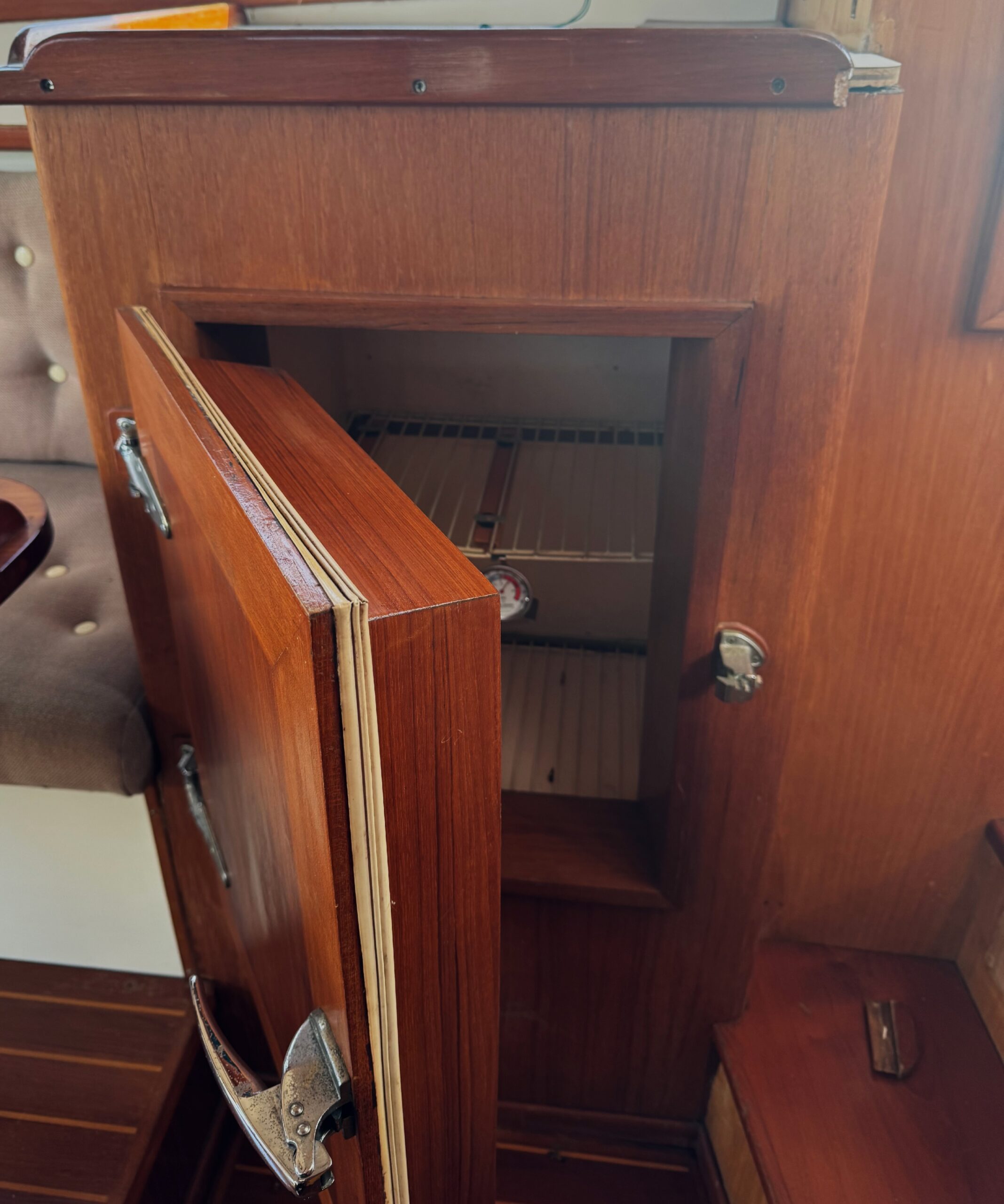 1985 Eagle Trawler 32