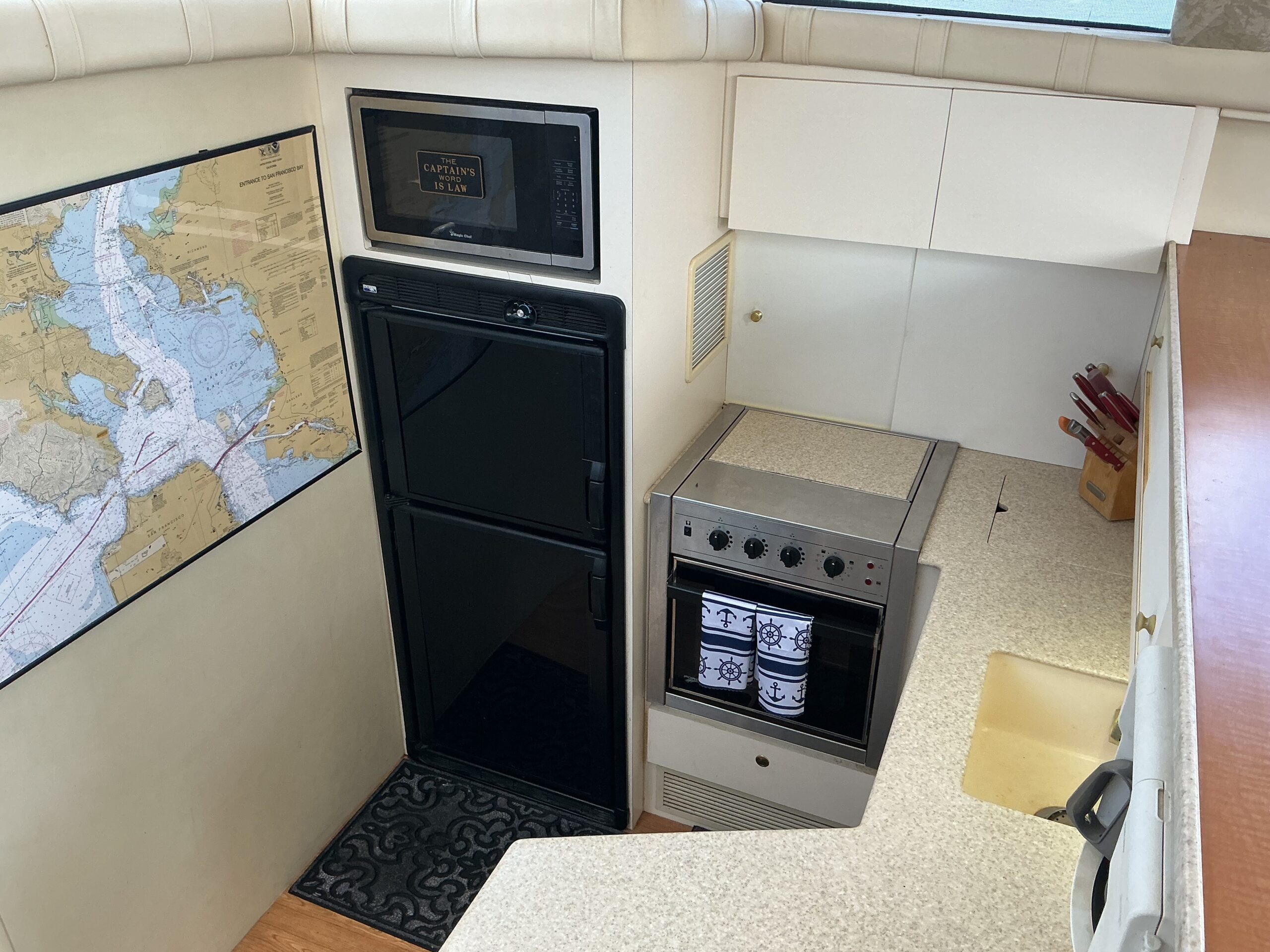 1999 42′ Silverton 422 Motor Yacht