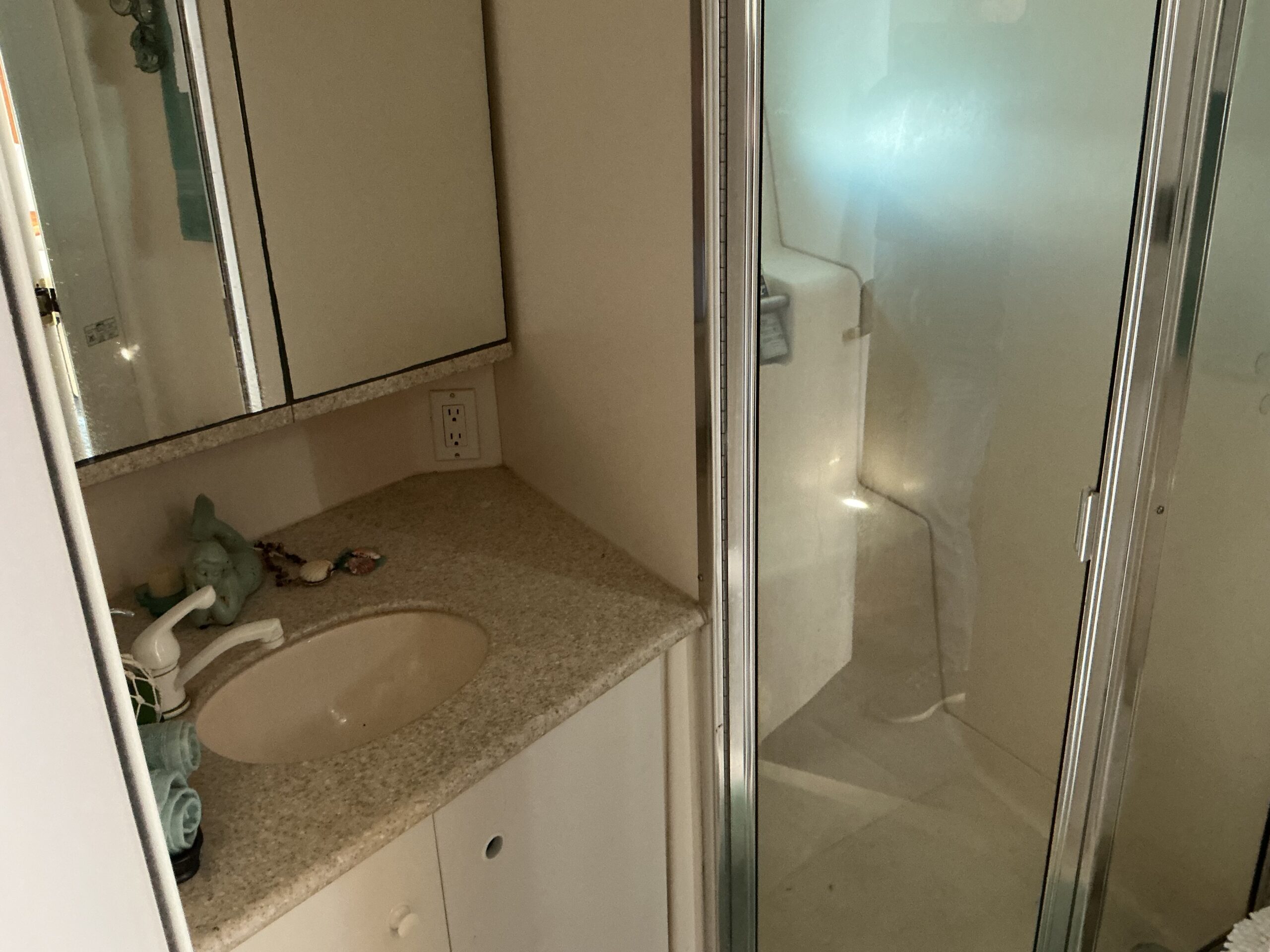 1999 42′ Silverton 422 Motor Yacht