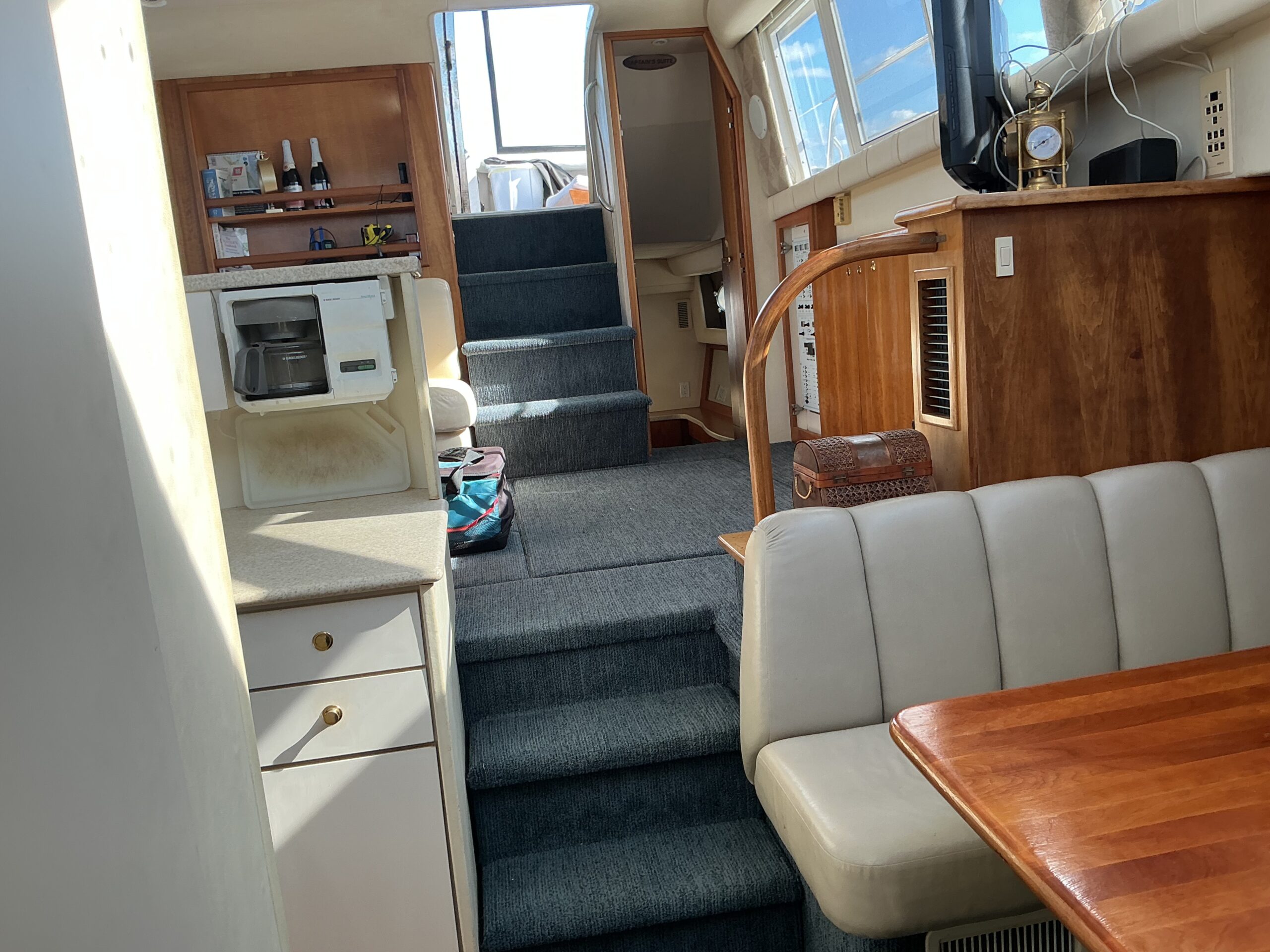 1999 42′ Silverton 422 Motor Yacht