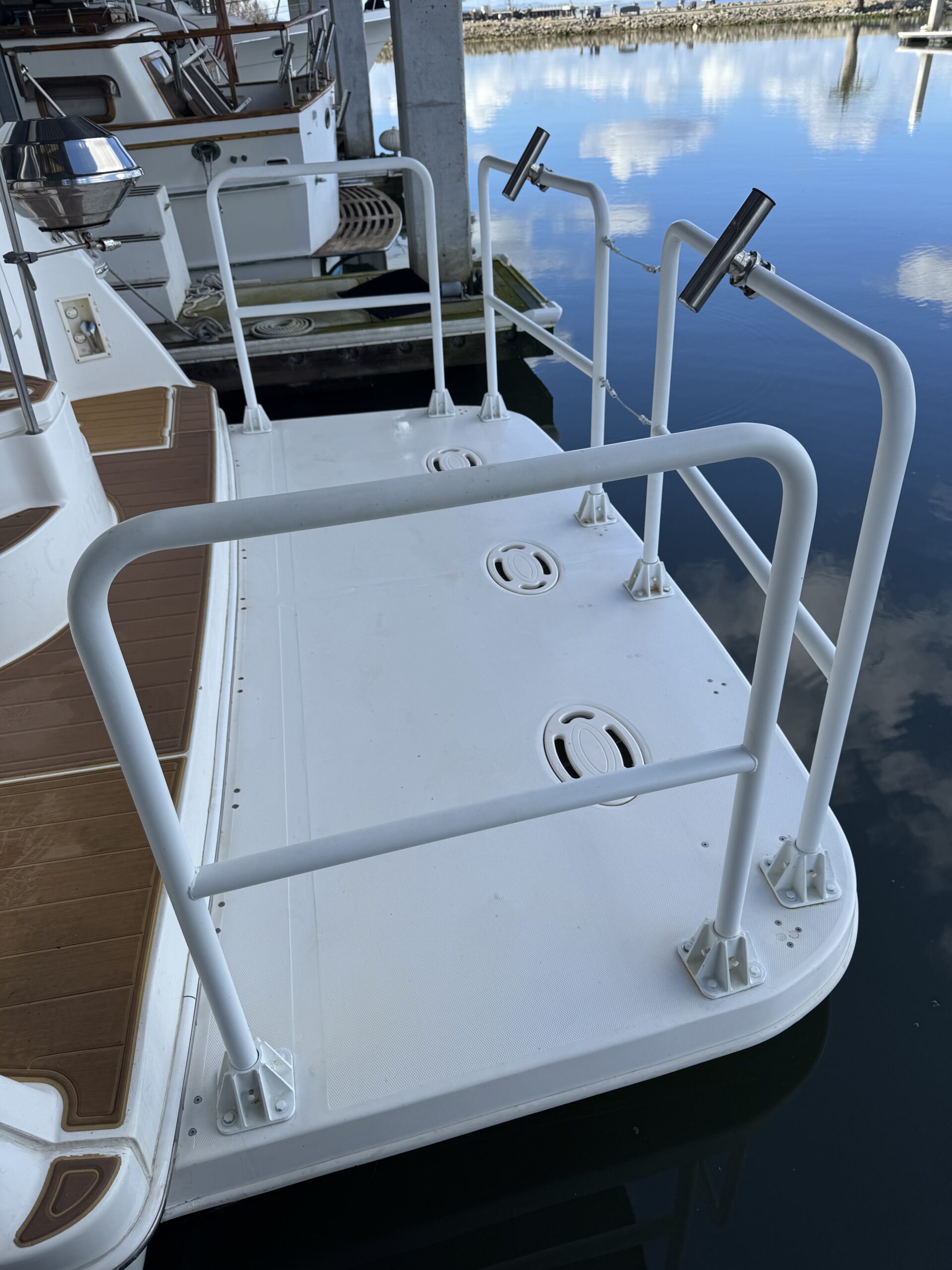 1999 42′ Silverton 422 Motor Yacht