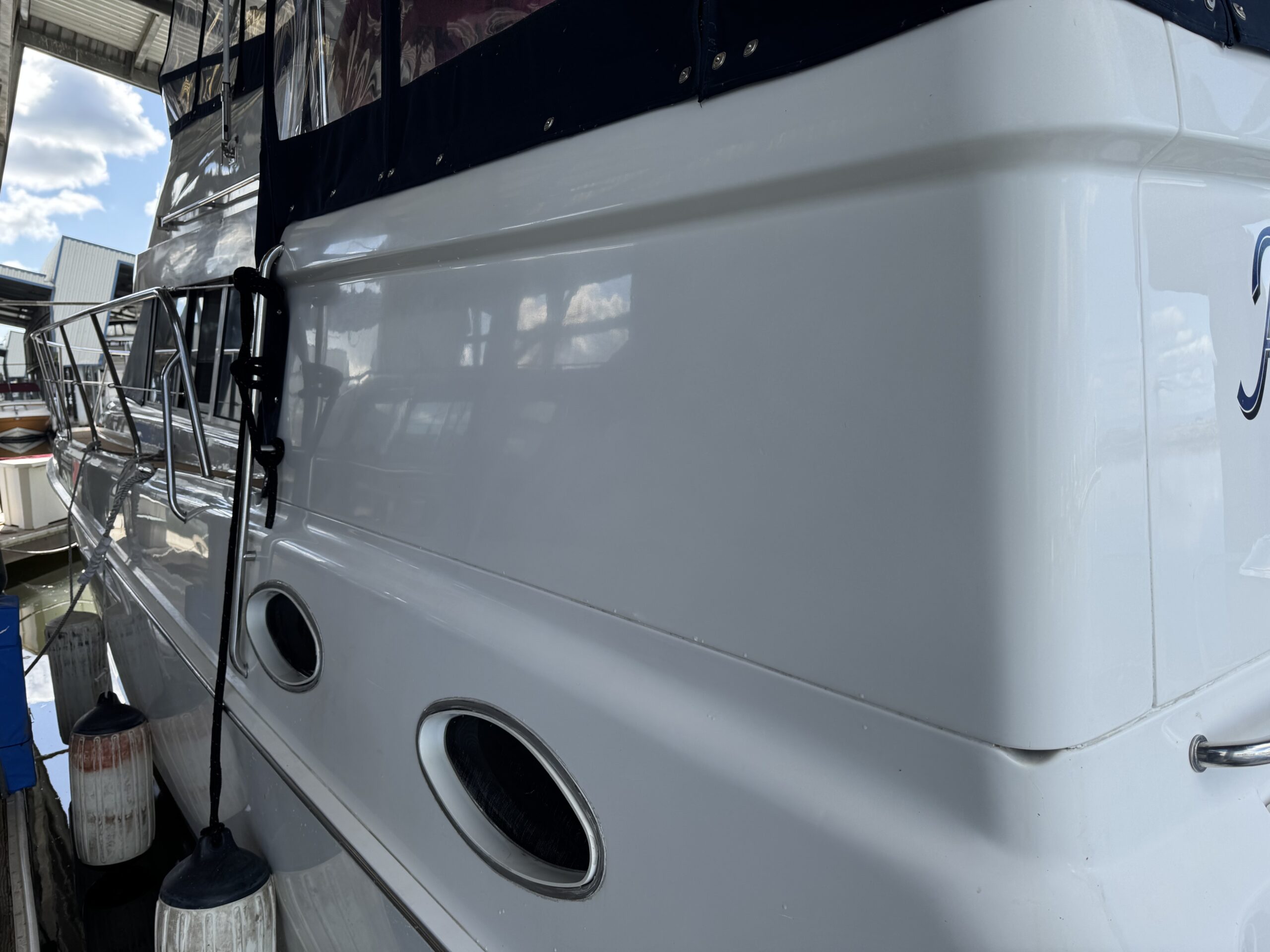 1999 42′ Silverton 422 Motor Yacht