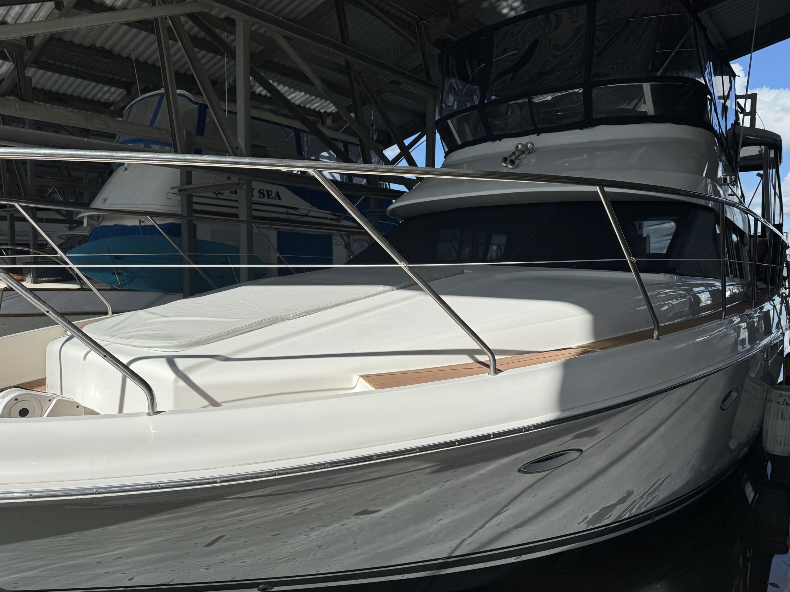 1999 42′ Silverton 422 Motor Yacht