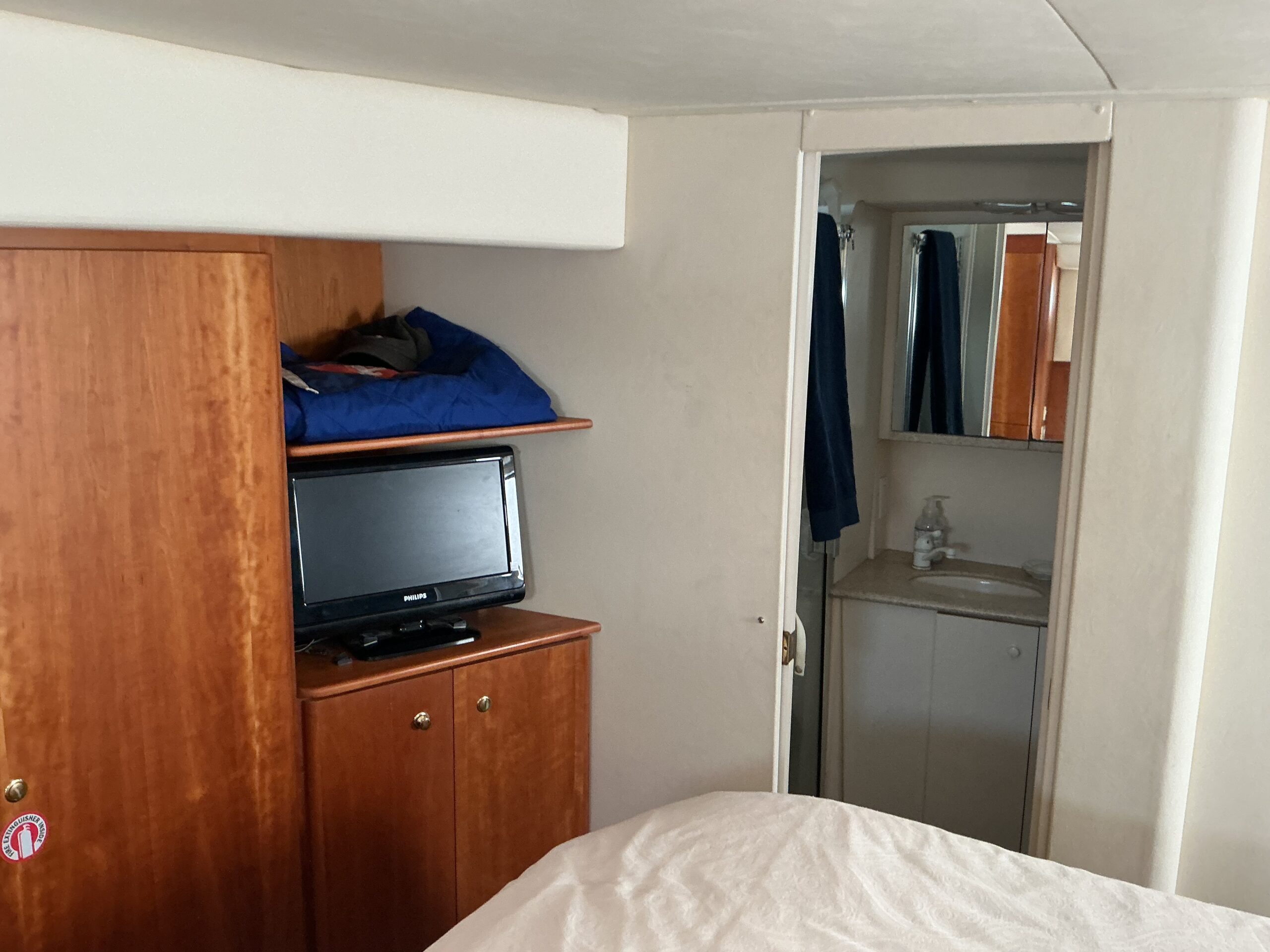 1999 42′ Silverton 422 Motor Yacht