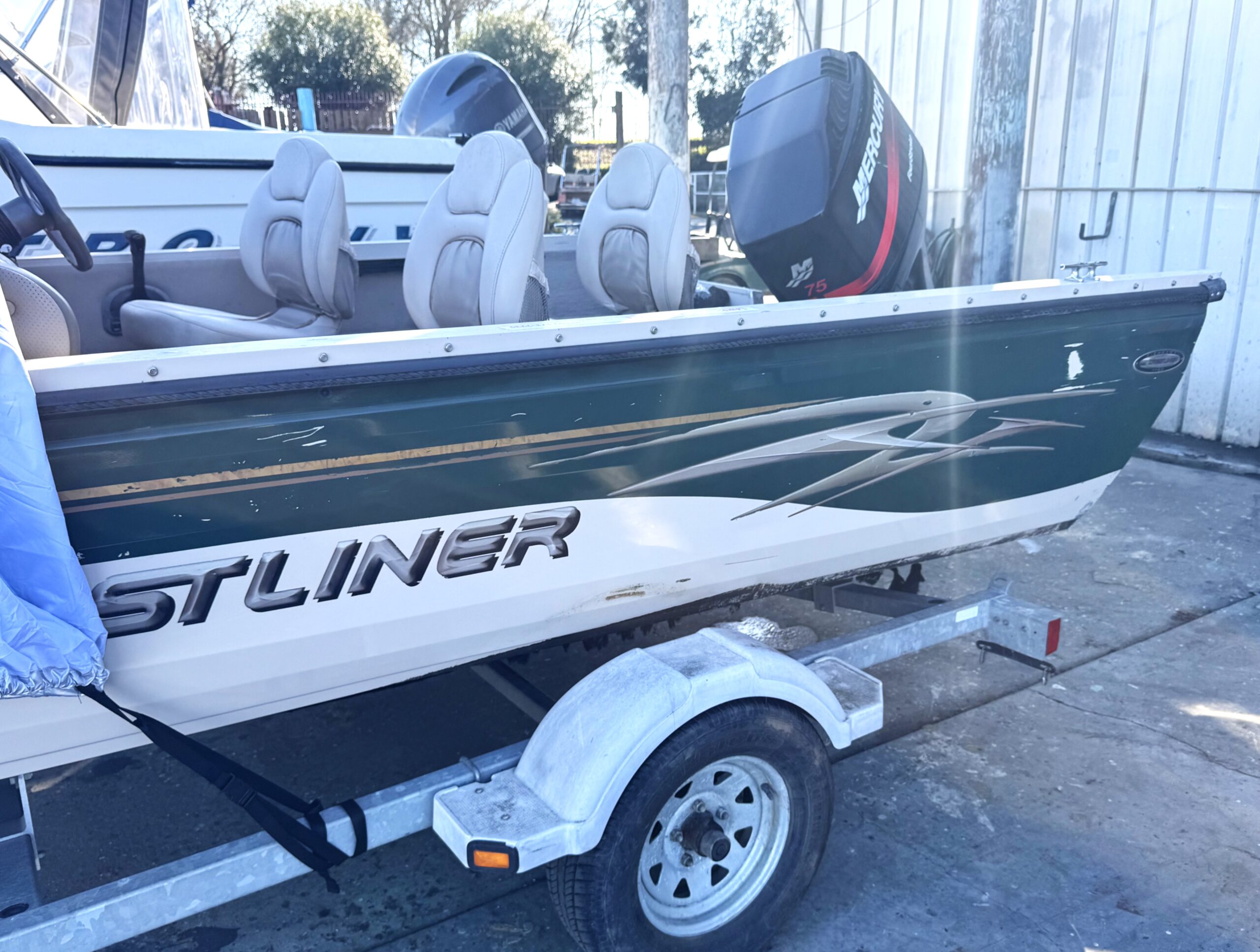 2002 17′ Crestliner Aluminum Fishing