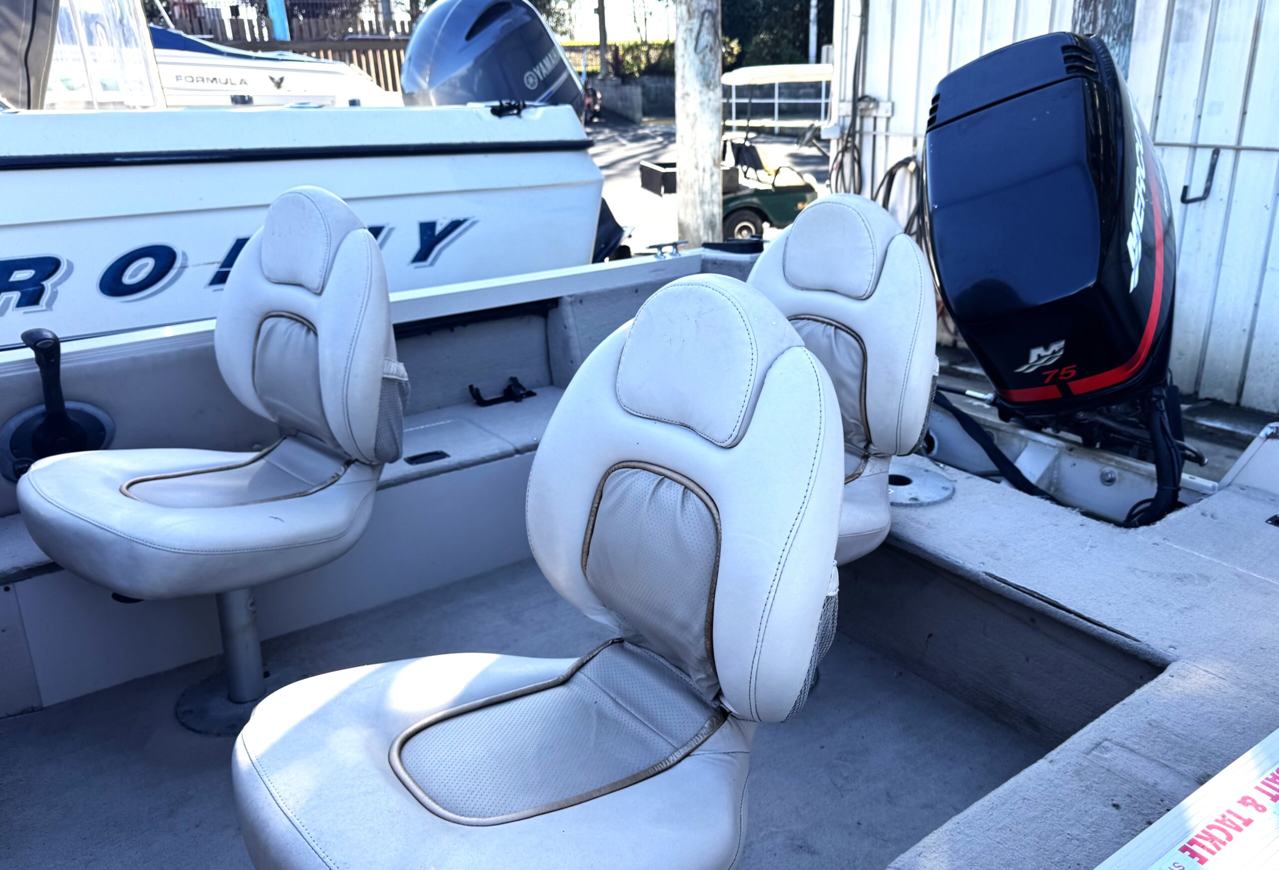 2002 17′ Crestliner Aluminum Fishing