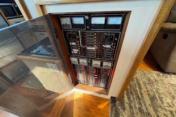 1985 58 Symbol 58 CPMY