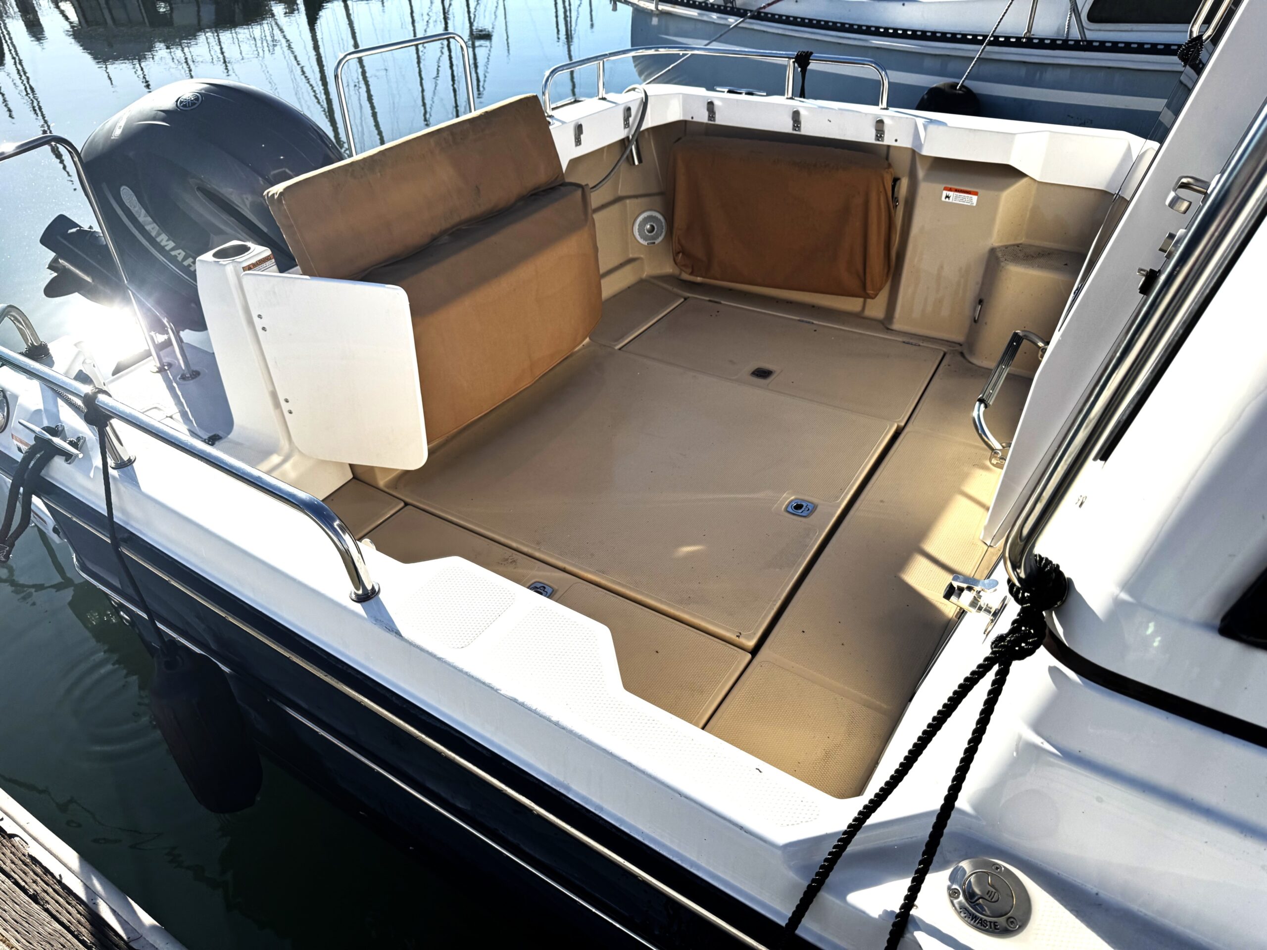 2019 23′ Ranger Tug