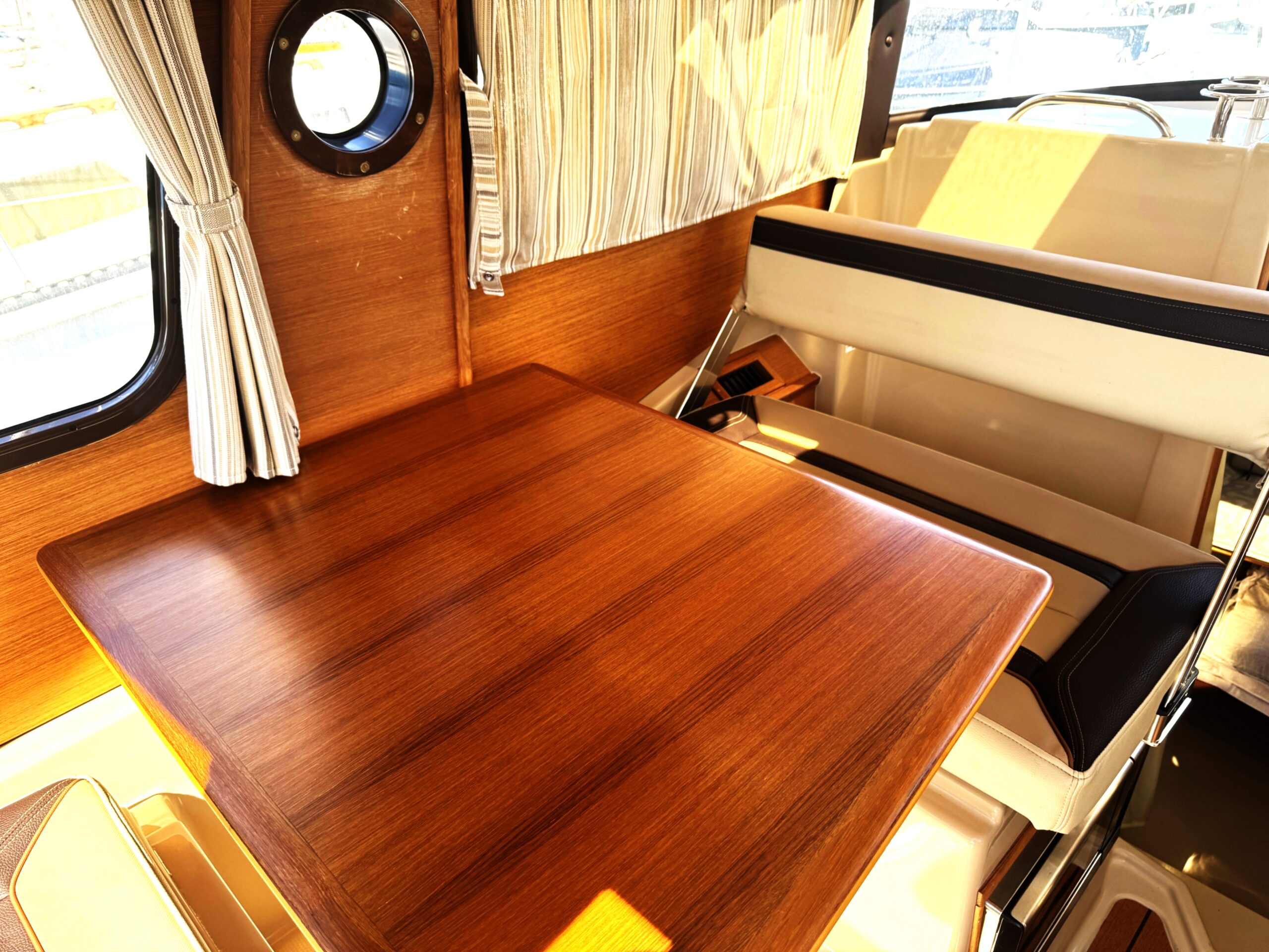 2019 23′ Ranger Tug