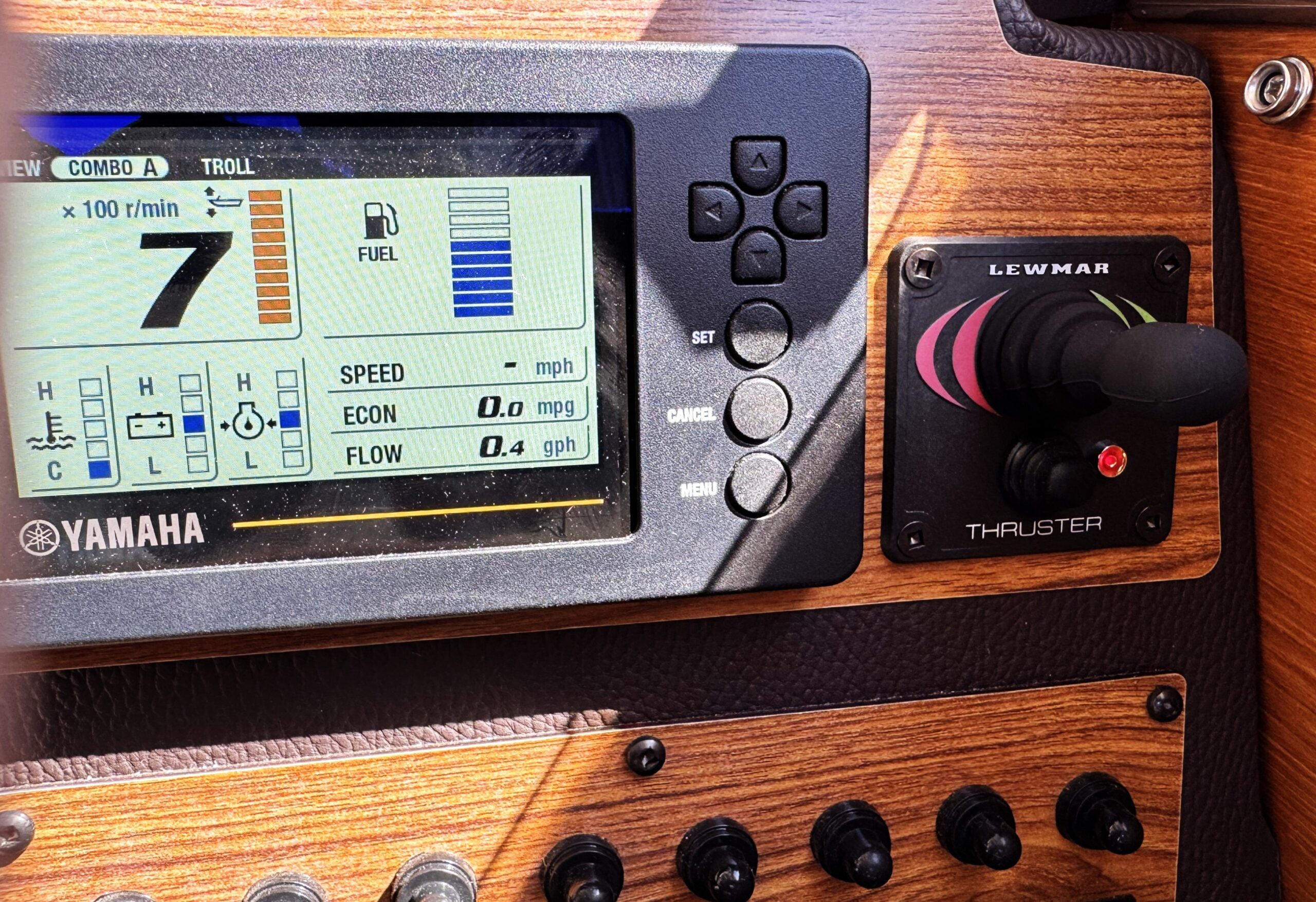 2019 23′ Ranger Tug