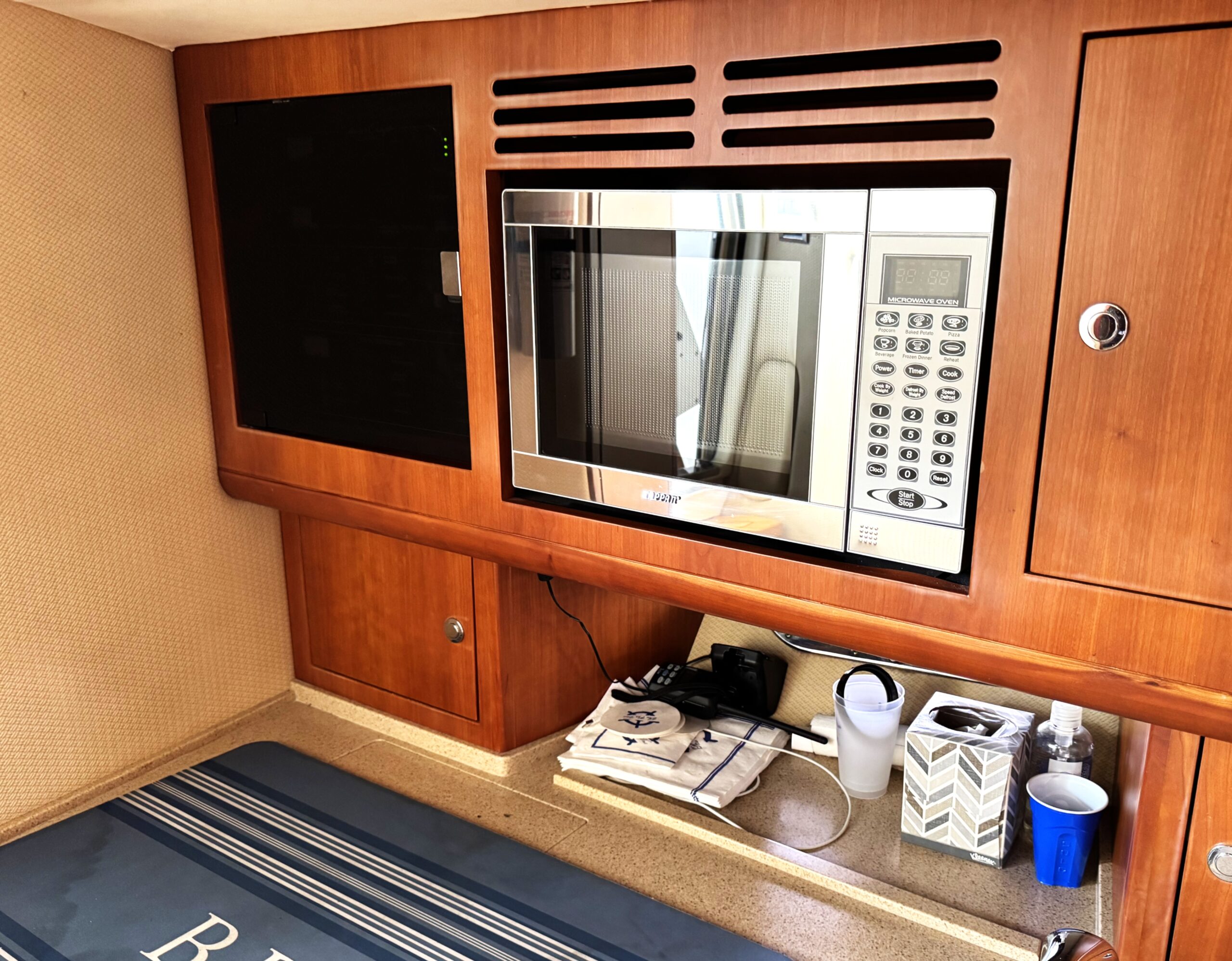 2008 36′ Chris Craft Corsair Heritage