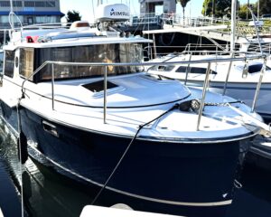 #image_title Side-shot