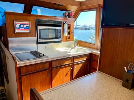 52′ 1986 Hatteras 52 Convertible