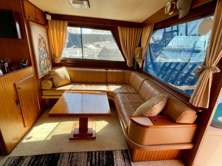 52′ 1986 Hatteras 52 Convertible