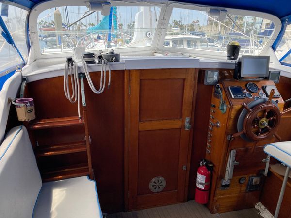 1963 31′ Sumnercraft 31 Motor Sailer