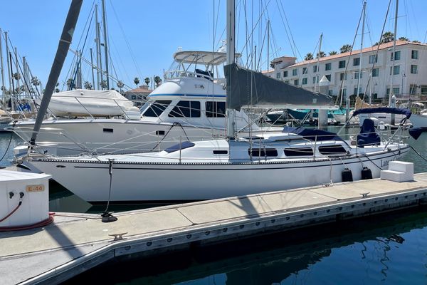 1979 38′ Catalina 38