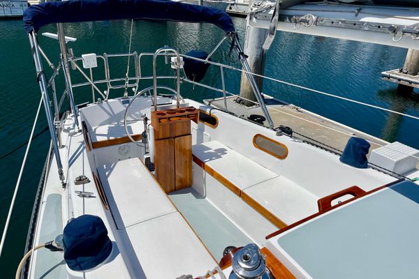 1979 38′ Catalina 38