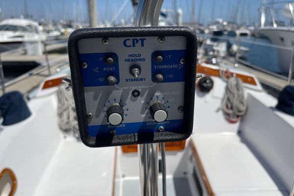 1979 38′ Catalina 38