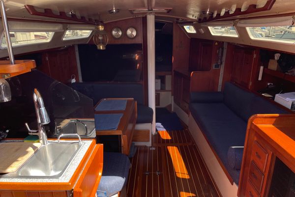1979 38′ Catalina 38