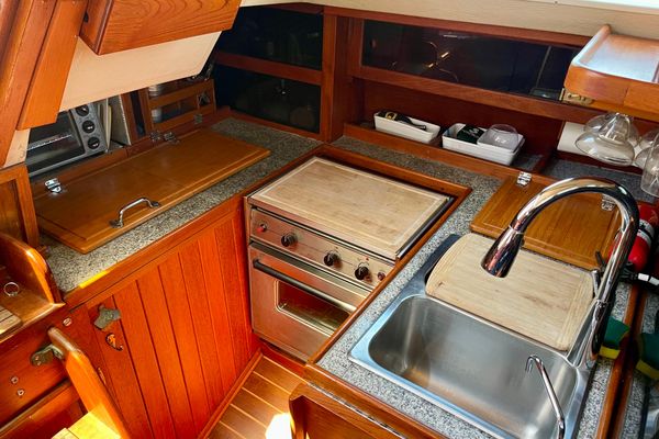 1979 38′ Catalina 38