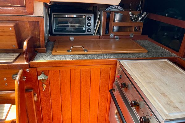 1979 38′ Catalina 38